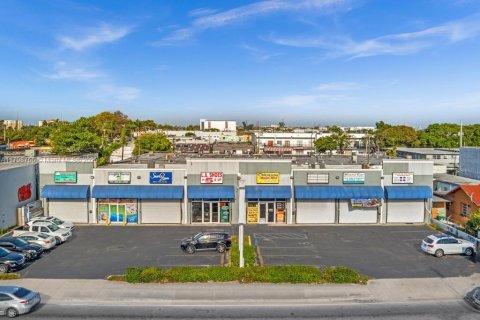 Купить коммерческую недвижимость в Майами, Флорида № 1959205 - фото 1