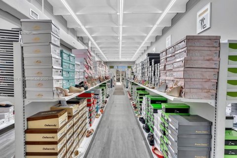 Купить коммерческую недвижимость в Майами, Флорида № 1959205 - фото 17