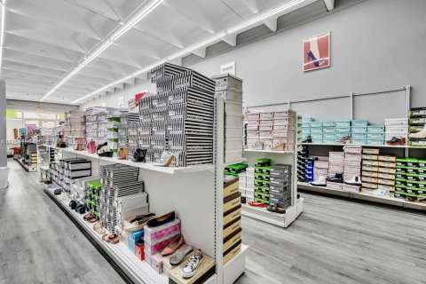 Купить коммерческую недвижимость в Майами, Флорида № 1959205 - фото 16