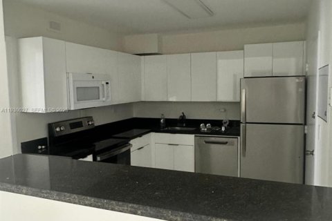 Condominio en alquiler en Miami Beach, Florida, 2 dormitorios, 98.85 m2 № 1988890 - foto 12