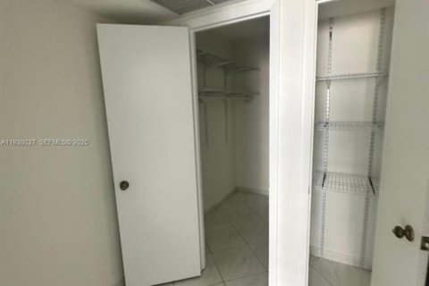 Condominio en alquiler en Miami Beach, Florida, 2 dormitorios, 98.85 m2 № 1988890 - foto 24