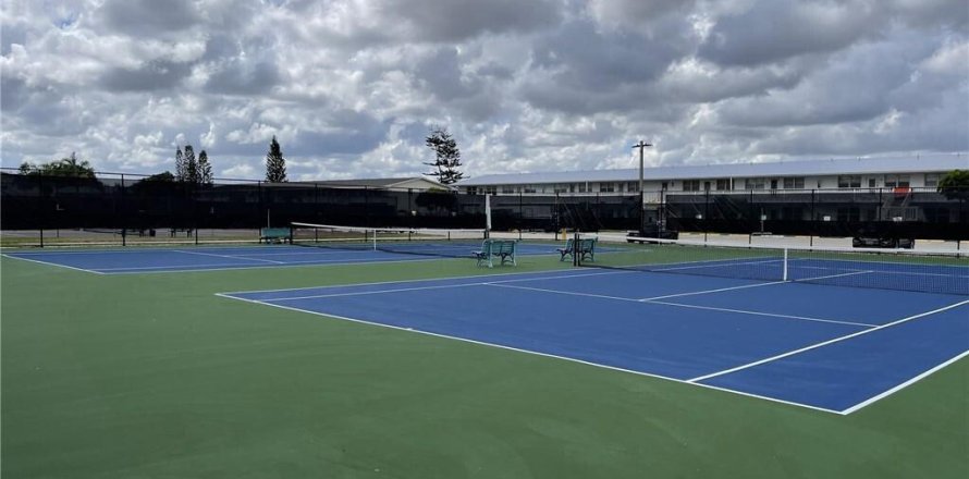 Condo in West Palm Beach, Florida, 2 bedrooms № 1074728