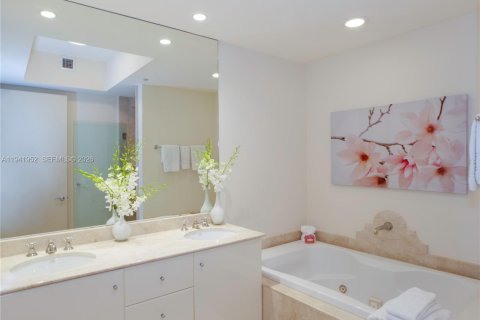 Снять в аренду кондоминиум в Майами-Бич, Флорида 2 спальни, 163.23м2, № 1999905 - фото 8