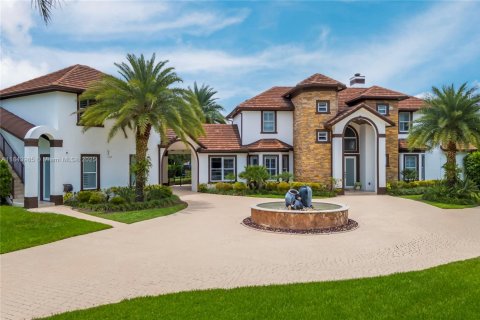 House in Southwest Ranches, Florida 6 bedrooms, 426.05 sq.m. № 1839552 - photo 1