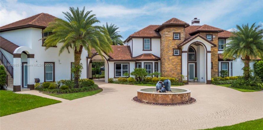 House in Southwest Ranches, Florida 6 bedrooms, 426.05 sq.m. № 1839552