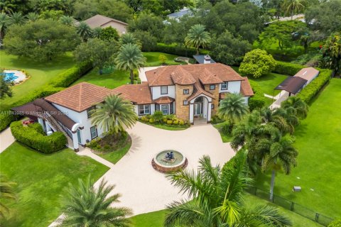 House in Southwest Ranches, Florida 6 bedrooms, 426.05 sq.m. № 1839552 - photo 3