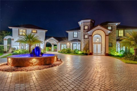 House in Southwest Ranches, Florida 6 bedrooms, 426.05 sq.m. № 1839552 - photo 2