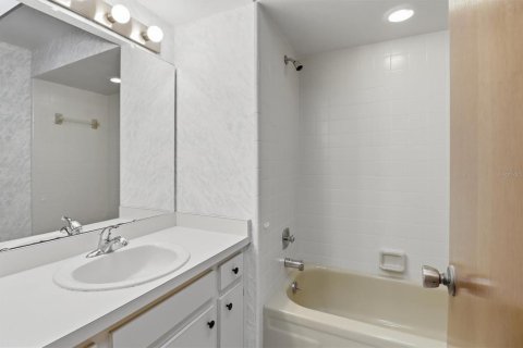 House in Casselberry, Florida 4 bedrooms, 164.81 sq.m. № 2092963 - photo 20