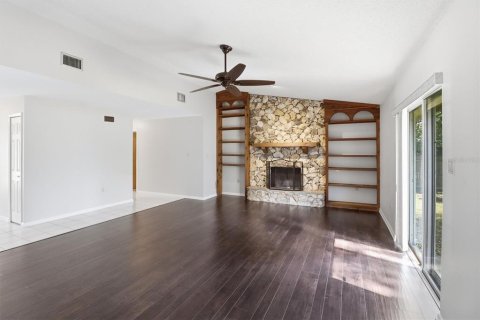 House in Casselberry, Florida 4 bedrooms, 164.81 sq.m. № 2092963 - photo 19
