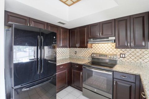 House in Casselberry, Florida 4 bedrooms, 164.81 sq.m. № 2092963 - photo 12