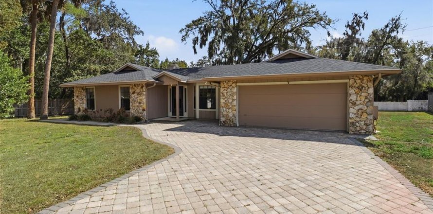 House in Casselberry, Florida 4 bedrooms, 164.81 sq.m. № 2092963