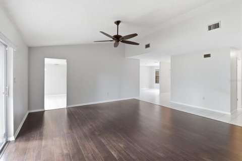 House in Casselberry, Florida 4 bedrooms, 164.81 sq.m. № 2092963 - photo 17