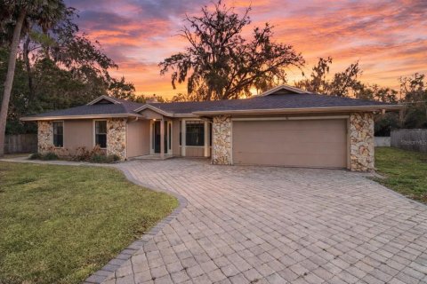 House in Casselberry, Florida 4 bedrooms, 164.81 sq.m. № 2092963 - photo 2
