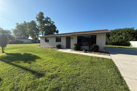 Casa en alquiler en Port Charlotte, Florida, 3 dormitorios, 93.46 m2 № 1915194 - foto 1