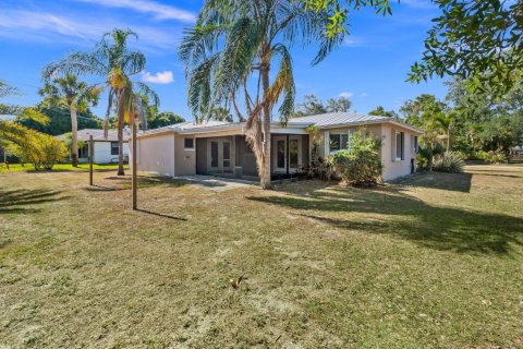 House in Vero Beach, Florida 2 bedrooms, 113.81 sq.m. № 1151822 - photo 1