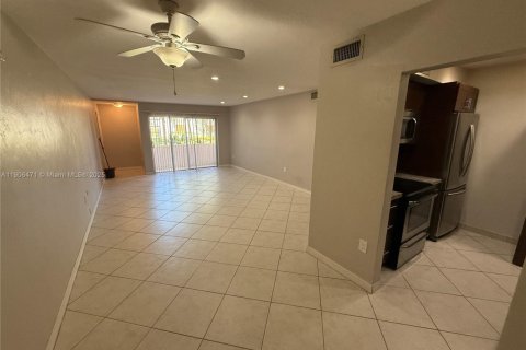 Copropriété à louer à Miami, Floride: 1 chambre, 81.29 m2 № 1957083 - photo 3