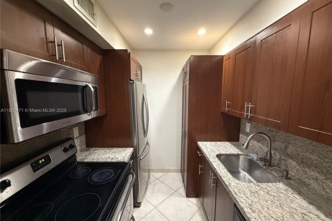 Copropriété à louer à Miami, Floride: 1 chambre, 81.29 m2 № 1957083 - photo 1