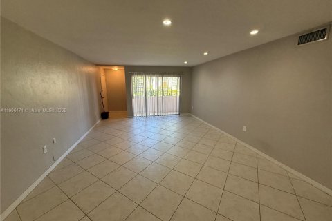 Copropriété à louer à Miami, Floride: 1 chambre, 81.29 m2 № 1957083 - photo 2