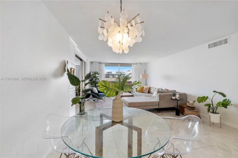 Copropriété à louer à Miami Beach, Floride: 2 chambres, 119.84 m2 № 2045635 - photo 3