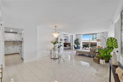 Copropriété à louer à Miami Beach, Floride: 2 chambres, 119.84 m2 № 2045635 - photo 13