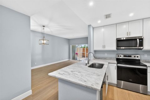 Condo in Fort Myers, Florida, 3 bedrooms № 2098382 - photo 8