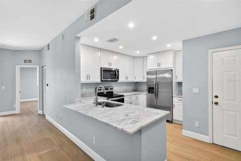 Condo in Fort Myers, Florida, 3 bedrooms № 2098382 - photo 7