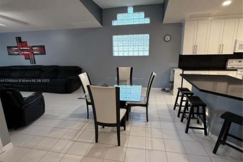 Casa en venta en Pembroke Pines, Florida, 3 dormitorios, 151.71 m2 № 1705573 - foto 16