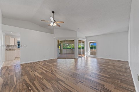 Villa ou maison à vendre à Homestead, Floride: 3 chambres, 143.81 m2 № 2422636 - photo 2