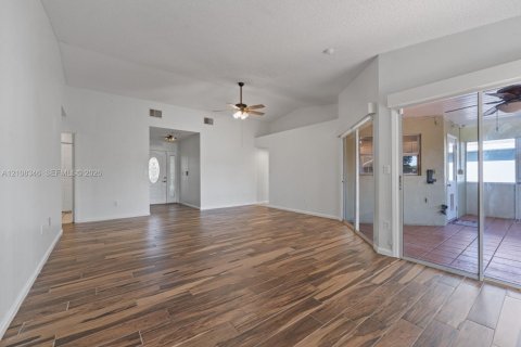 Villa ou maison à vendre à Homestead, Floride: 3 chambres, 143.81 m2 № 2422636 - photo 4