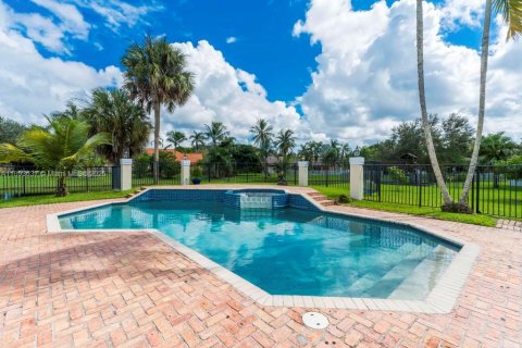 Villa ou maison à vendre à Davie, Floride: 5 chambres, 391.49 m2 № 1950504 - photo 4
