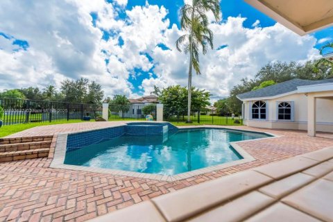 Villa ou maison à vendre à Davie, Floride: 5 chambres, 391.49 m2 № 1950504 - photo 3