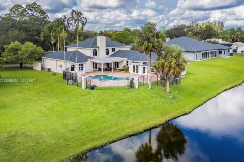 Villa ou maison à vendre à Davie, Floride: 5 chambres, 391.49 m2 № 1950504 - photo 2