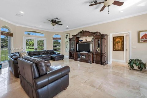 Villa ou maison à vendre à Davie, Floride: 5 chambres, 391.49 m2 № 1950504 - photo 15