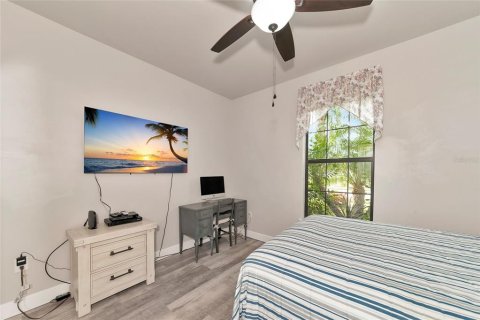 House in North Port, Florida 5 bedrooms, 265.42 sq.m. № 1280019 - photo 14