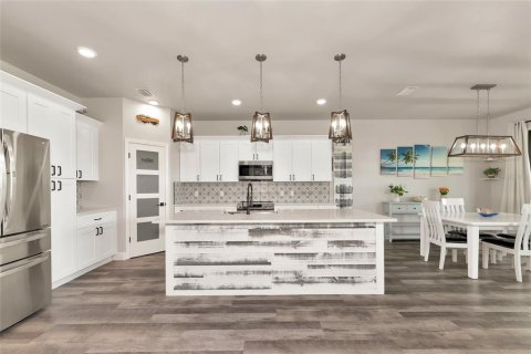 House in North Port, Florida 5 bedrooms, 265.42 sq.m. № 1280019 - photo 3