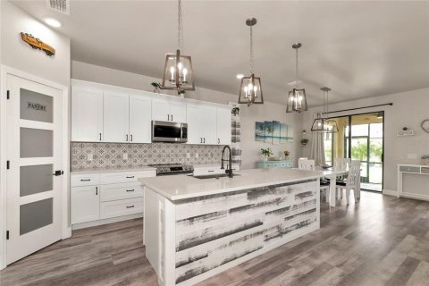 House in North Port, Florida 5 bedrooms, 265.42 sq.m. № 1280019 - photo 6