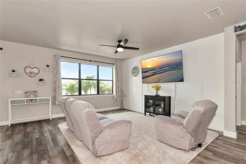 House in North Port, Florida 5 bedrooms, 265.42 sq.m. № 1280019 - photo 8