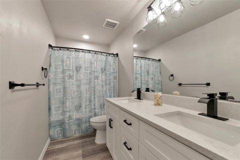 House in North Port, Florida 5 bedrooms, 265.42 sq.m. № 1280019 - photo 24