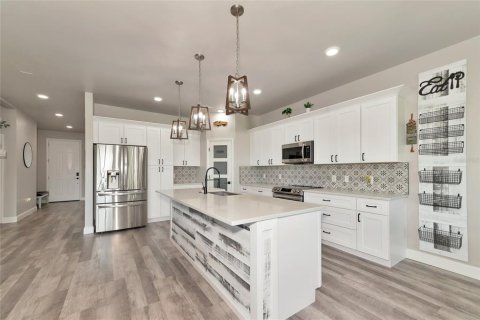 House in North Port, Florida 5 bedrooms, 265.42 sq.m. № 1280019 - photo 4
