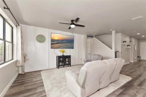 House in North Port, Florida 5 bedrooms, 265.42 sq.m. № 1280019 - photo 9