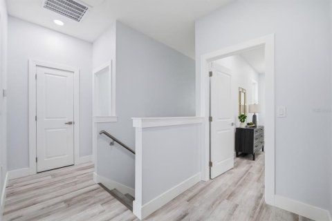 Casa en venta en Tampa, Florida, 4 dormitorios, 191.84 m2 № 2231236 - foto 16