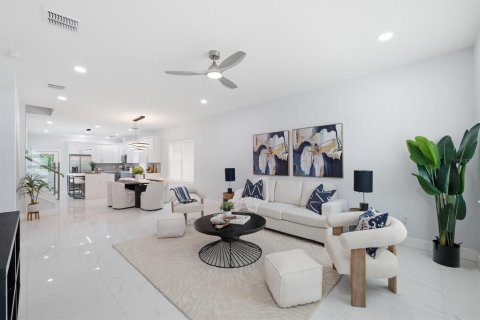 Casa en venta en Tampa, Florida, 4 dormitorios, 191.84 m2 № 2231236 - foto 4