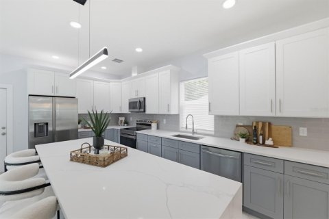 Casa en venta en Tampa, Florida, 4 dormitorios, 191.84 m2 № 2231236 - foto 10