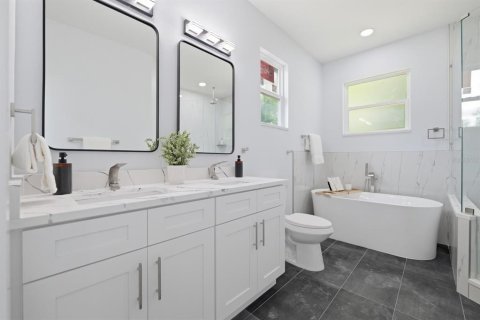 Casa en venta en Tampa, Florida, 4 dormitorios, 191.84 m2 № 2231236 - foto 13
