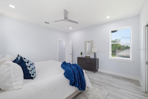 Casa en venta en Tampa, Florida, 4 dormitorios, 191.84 m2 № 2231236 - foto 12