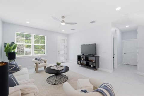 Casa en venta en Tampa, Florida, 4 dormitorios, 191.84 m2 № 2231236 - foto 3