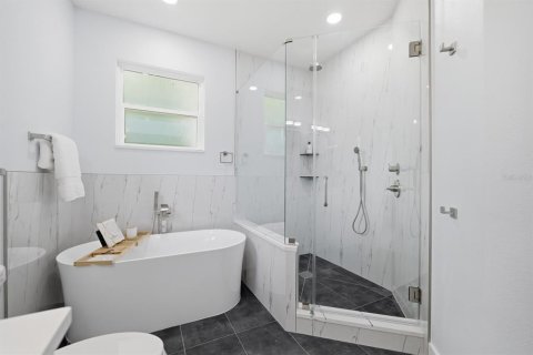 Casa en venta en Tampa, Florida, 4 dormitorios, 191.84 m2 № 2231236 - foto 15