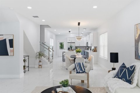 Casa en venta en Tampa, Florida, 4 dormitorios, 191.84 m2 № 2231236 - foto 5
