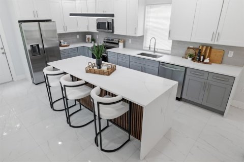 Casa en venta en Tampa, Florida, 4 dormitorios, 191.84 m2 № 2231236 - foto 7