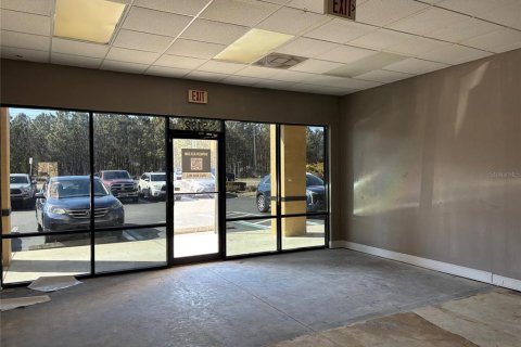 Immobilier commercial à louer à Land O' Lakes, Floride: 111.48 m2 № 1393243 - photo 2